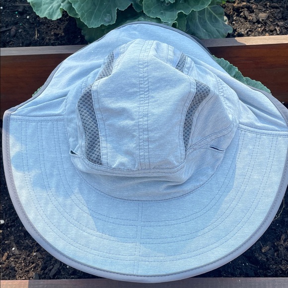 Sunday Light Gray Sun Hat with Mesh Panels - Picture 1 of 7
